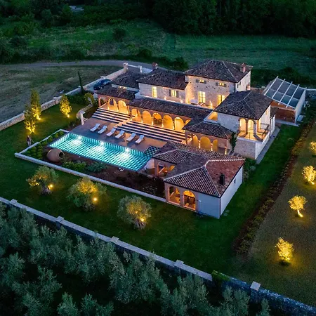 Luxurioese Don Giordano Im Toskanischen Stil Mit Pool, Weinbergblick Und Olivenhainen In Istrien Willa Ferenci