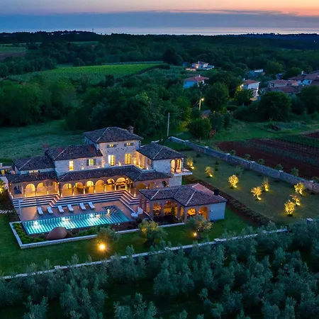Luxurioese Don Giordano Im Toskanischen Stil Mit Pool, Weinbergblick Und Olivenhainen In Istrien Willa Ferenci
