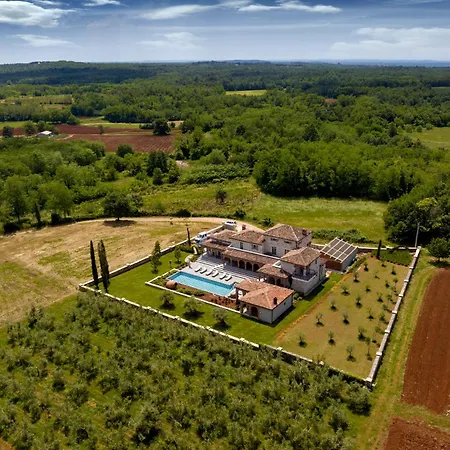 Luxurioese Don Giordano Im Toskanischen Stil Mit Pool, Weinbergblick Und Olivenhainen In Istrien Ferenci
