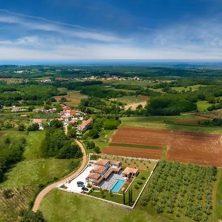Luxurioese Don Giordano Im Toskanischen Stil Mit Pool, Weinbergblick Und Olivenhainen In Istrien Ferenci