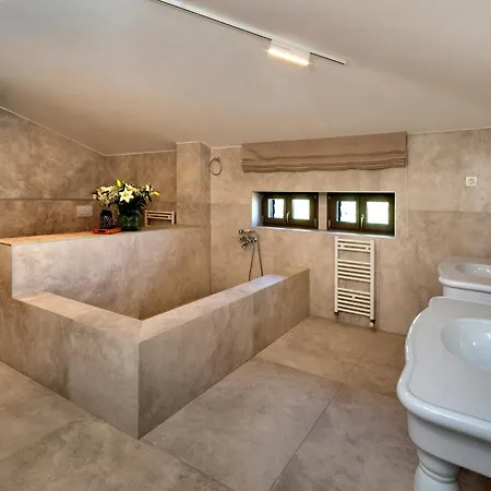 Luxurioese Don Giordano Im Toskanischen Stil Mit Pool, Weinbergblick Und Olivenhainen In Istrien Willa