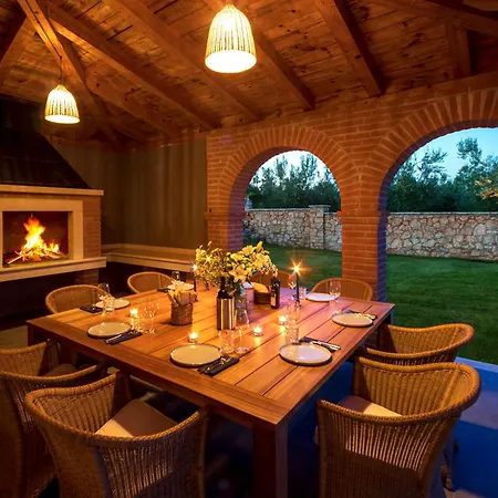 Willa Luxurioese Don Giordano Im Toskanischen Stil Mit Pool, Weinbergblick Und Olivenhainen In Istrien