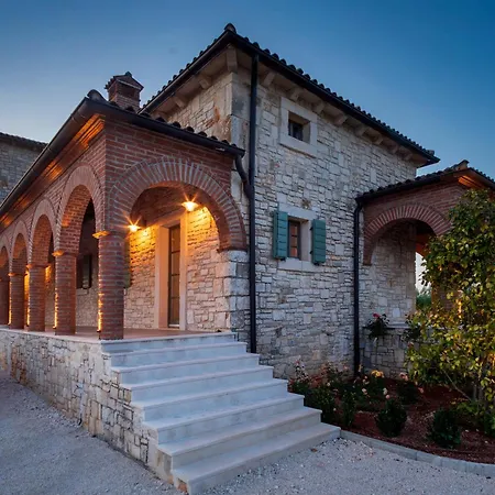 Luxurioese Don Giordano Im Toskanischen Stil Mit Pool, Weinbergblick Und Olivenhainen In Istrien Ferenci