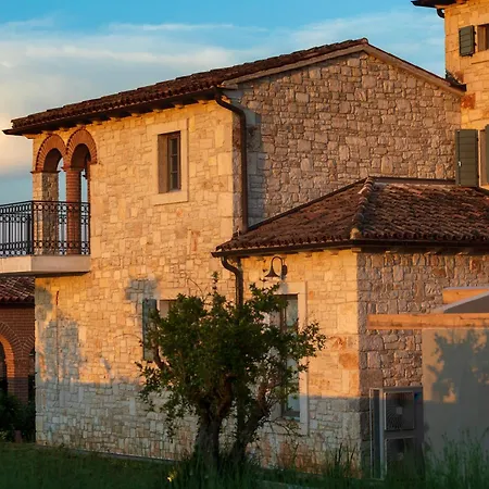 Luxurioese Don Giordano Im Toskanischen Stil Mit Pool, Weinbergblick Und Olivenhainen In Istrien