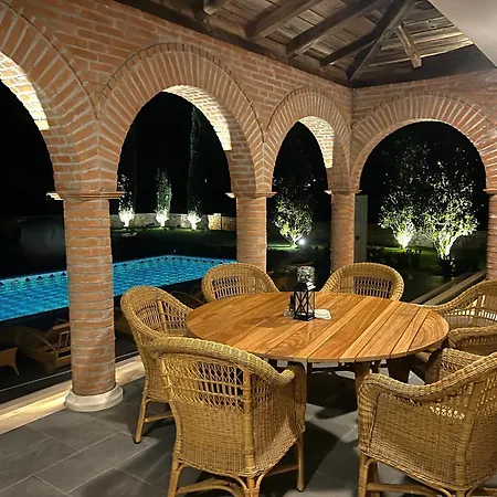 Luxurioese Don Giordano Im Toskanischen Stil Mit Pool, Weinbergblick Und Olivenhainen In Istrien